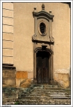 Sandomierz - schody i drzwi dzwonnicy przy Bazylice Katedralnej