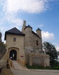 Brama wjazdowa do zamku w Bobolicach.