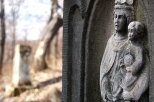 Nagrobek na cmentarzu w Bielicznej. Beskid Niski
