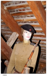 Leśna - ekspozycja muzealna: Marusia z filmu Czterej pancerni i pies