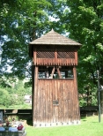 Drewniana dzwonnica w Lachowicach.