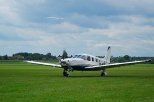 Samolot Saratoga na lotnisku Aeroklubu Rybnickiego Okrgu Wglowego.