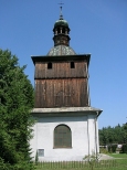 Mętków.Drewniana dzwonnica przy kościele pw. Matki Bożej Częstochowskiej