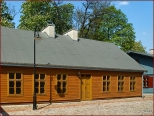 Skansen dzkiej Architektury Drewnianej - jeden z robotniczych domw drewnianych