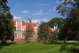 Park Miejski w Wejherowie z widocznym pałacem - muzeum.