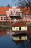 Wejherowo - pałac na wodzie (w tle pałac Przebendowskich i Keyserlingków)