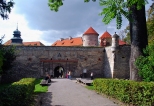 Pieskowa Skaa. Ufortyfikowane, barokowe wejcie na zamek.