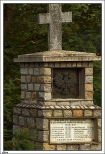 Gra - kamienny pomnik powicony polegym w latach 1918-20 (znajduje si obok kocioa)