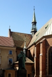 Krakw. Fragment kocioa OO. Franciszkanw i pomnik pomnik Jzefa Dietla