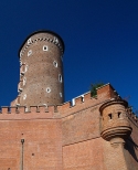 Krakw. Wawel-mury obronne i Baszta Sandomierska.