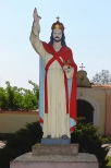 Chocz - kościół parafialny p.w. Wniebowzięcia NMP - figura przy kościele