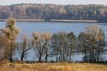 Lisa Młyn - jesienny widok na jezioro Wysokie Brodno