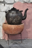 dekoracja w herbaciarni u Dziwisza (stary czajnik?)