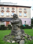 Zotoryja -Pomnik kopacza zota z 1997 r.
