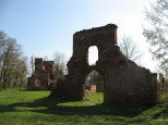 Ruiny neogotyckiej stajni