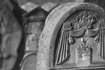 Bodzentyn - kamienne macewy na cmentarzu ydowskim