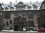 d. Stary dom przy ul. Piotrkowskiej.