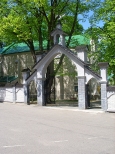 Brama główna Sanktuarium Matki Boskiej Pocieszenia