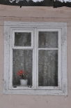 okno w wiejskim domu