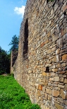 Mury-pozostao po zamku w Lanckoronie.