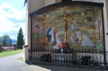 Malowido na cianie zewntrznej kocioa Narodzenia w. Jana Chrzciciela.