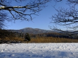 Ostra Góra - zimowy pejzaż w Górach Bardzkich.