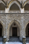 Zespół Parkowo Pałacowy w Młoszowej - fragment wejścia głównego z loggiami