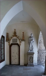 Zespół Parkowo Pałacowy w Młoszowej -portal znajdujący się w ścianie loggii zamku