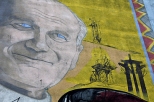 Murale na Zaspie - ołtarz papieski