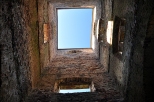 Wnętrze wieży wyciągowej. Ruiny huty żelaza w Samsonowie