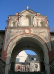 Brama wejciowa do kocia klasztornego na szczycie Gry w. Anny