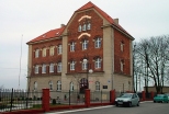 Lisków - zabytkowy budynek szkoły z 1899 roku