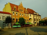 Odnowione kamienice na rynku w Janowcu Wielkopolskim