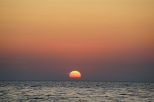 Kołobrzeg. Zachód słońca nad morzem