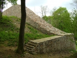 Bobrza- mur oporowy