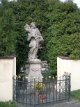 Izbicko - pomnik w. Jana Nepomucena z 1723 r.