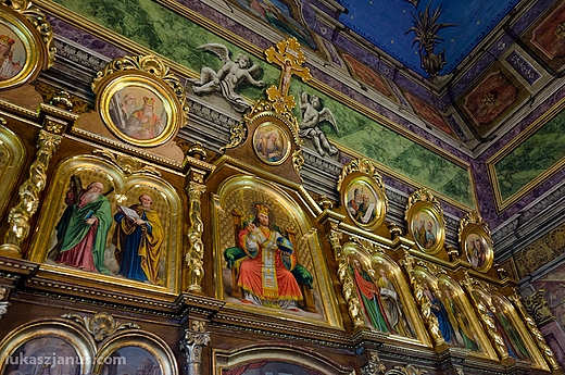 Kwiatoń - cerkiew prawosławna pod wezwaniem św. Paraskewi, ikonostas i fragment polichromii