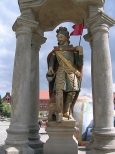 Pomnik św.Floriana na rynku w Myślenicach.