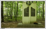 Las Krężel - nagrobek zamordowanych przez Niemców na jesieni 1941 r. mieszkańców pochodzenia żydowskiego z powiatów konińskiego i słupeckiego