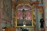 Stanitki - otarz z krucyfiksem w klasztornym kociele