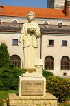 Klasztor ss. benedyktynek w Jarosławiu. Figura Sługi Bożej Anny Jenke