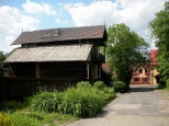 Zabytkowy drewniany budynek w Alwerni