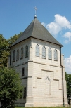 Żarnów. XIX-wieczna kaplica przy kościele św. Mikołaja