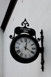 Straszyn - zabytkowy zegar na budynku elektrowni