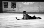 Niedzielny trening na lodowisku Jantor. Kamil podnosi si z lodowiska po krtkim odpoczynku w czasie trningu