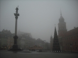 Warszawa. Plac Zamkowy we mgle.