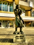 Miles Davis przed Kieleckim Centrum Kultury