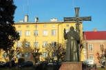 Nowe Miasto nad Pilic - pomnik patrona miasta b. Kajetana Komiskiego
