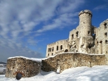 Zamek Ogrodzieniec w zimowej szacie...