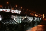 Most Poniatowskiego ze Stadionem Narodowym w tle.